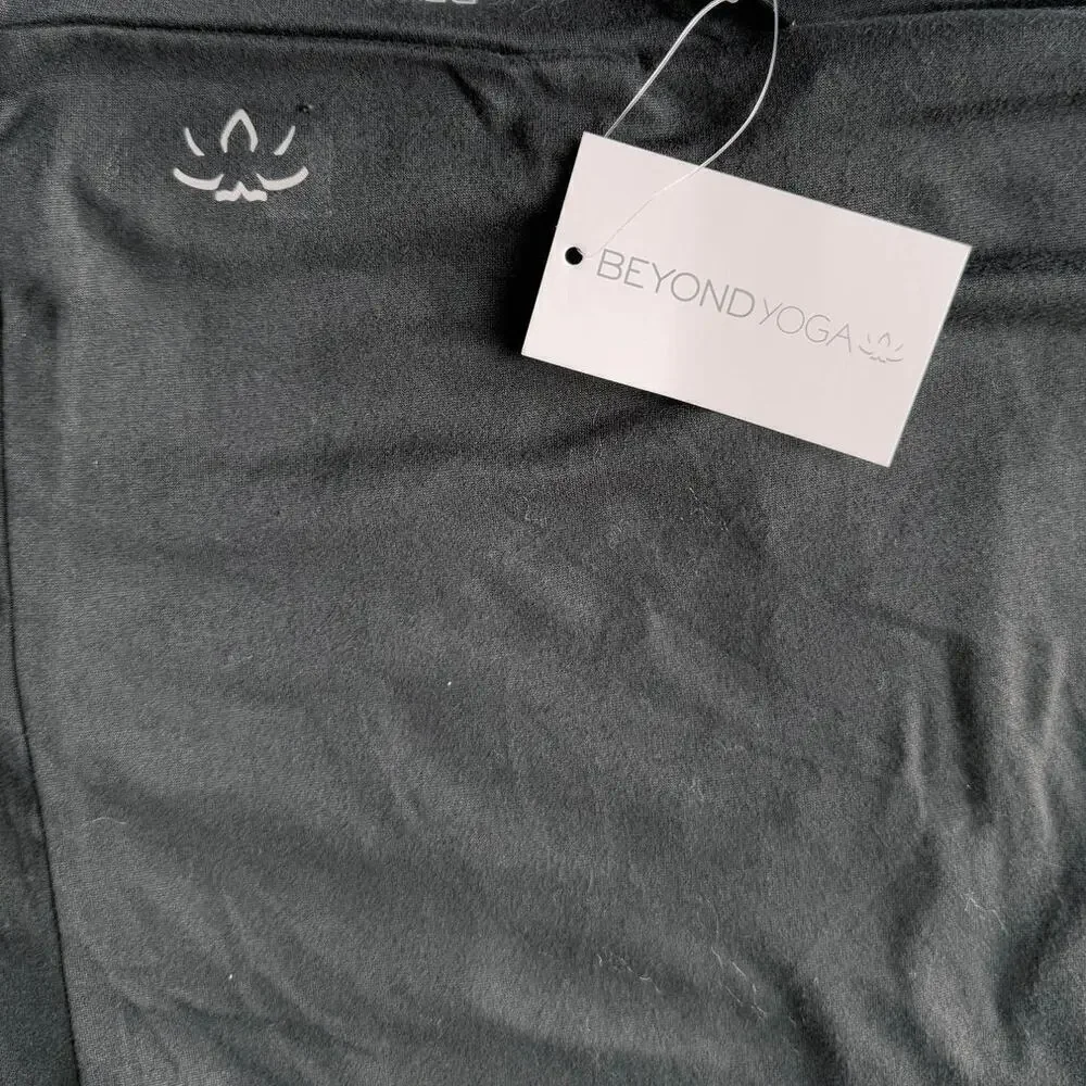 NWT Beyond Yoga Hidden Pocket Infinity Scarf Black